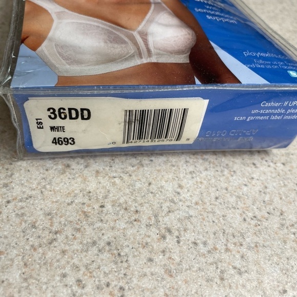 Playtex 18 Hour White Bra Very comfortable but cups run big - Picture 5 of 6